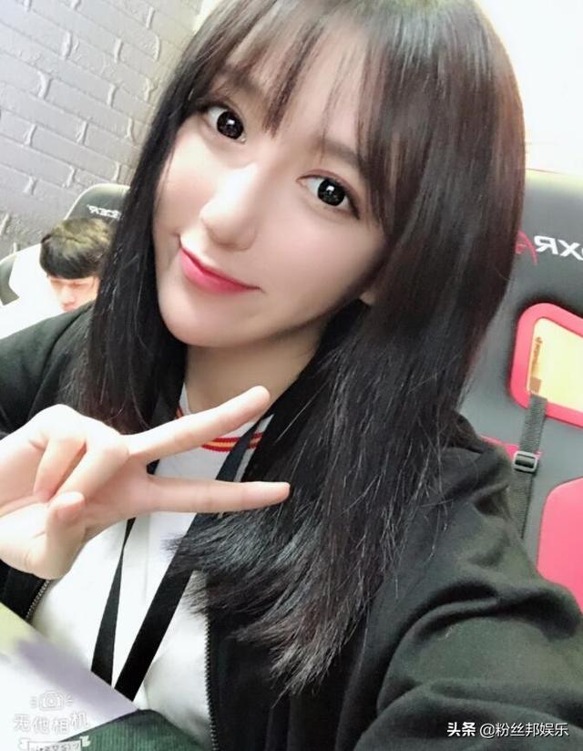斗鱼第一神豪女朋友“首次上镜”!28、于小白一起现身!跳哥为小白豪刷五万! 斗鱼第一神豪女朋友“首次上镜”!28、于小白一起现身!跳哥为小白豪刷五万!