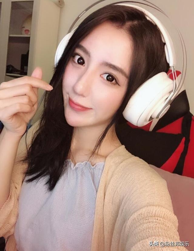 斗鱼第一神豪女朋友“首次上镜”!28、于小白一起现身!跳哥为小白豪刷五万! 斗鱼第一神豪女朋友“首次上镜”!28、于小白一起现身!跳哥为小白豪刷五万!